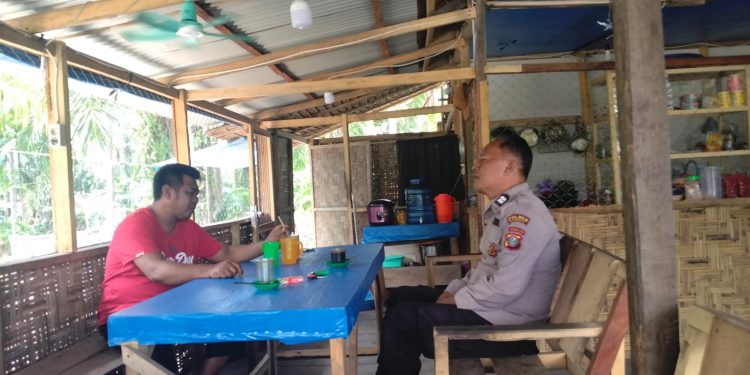 Polisi Bersama Masyarakat, Bhabinkamtibmas Stabat Ajak Warga Kebun Balok Waspada TPPO dan Kejahatan