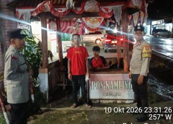 Polisi Bersama Masyarakat, Polsek Besitang Cek Pos Kamling dan Ajak Warga Jaga Kamtibmas