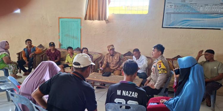 Polisi Bersama Masyarakat, Bhabinkamtibmas Polsek Babalan Ajak Nelayan Kelantan Waspada Cuaca dan Gangguan Kamtibmas