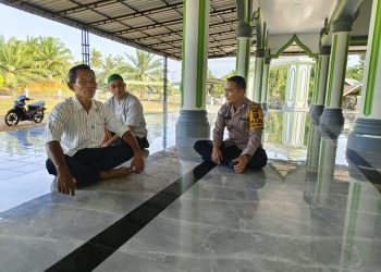 Polisi Bersama Masyarakat, Bhabinkamtibmas Sambangi Warga Perkebunan Perapen