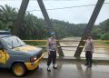 Antisipasi Luapan Sungai, Polsek Bahorok Pantau Debit Air Sungai Wampu di Bukit Lawang