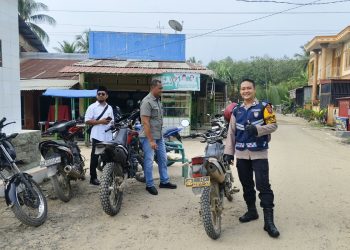 Polisi Bersama Masyarakat, Bhabinkamtibmas Sambangi Warga Desa Salahaji
