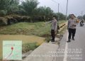 Polisi Bersama Masyarakat, Polsek Padang Tualang Cek Lokasi Genangan Air, Kondisi Kini Kembali Normal