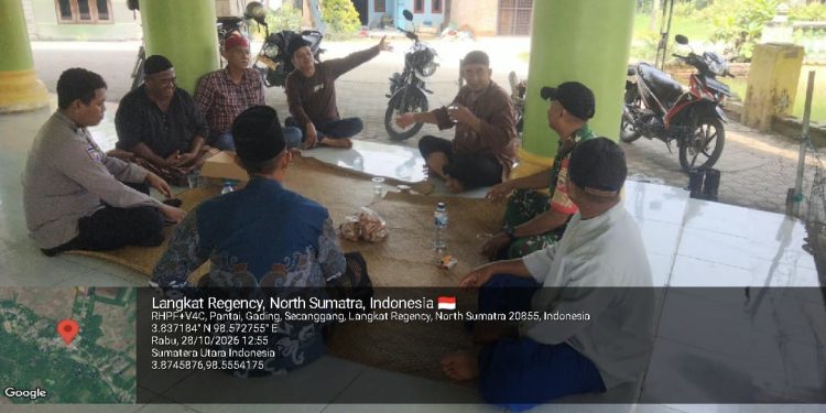 Sambangi Masjid Babun Najah, Bhabinkamtibmas Secanggang Pererat Silaturahmi dengan Tokoh Agama
