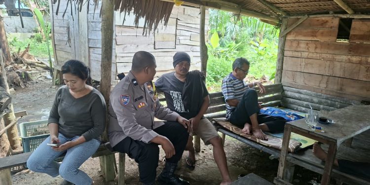 Cegah Gangguan Kamtibmas dan Cuaca Ekstrem, Bhabinkamtibmas Salapian Tatap Muka Bersama Warga