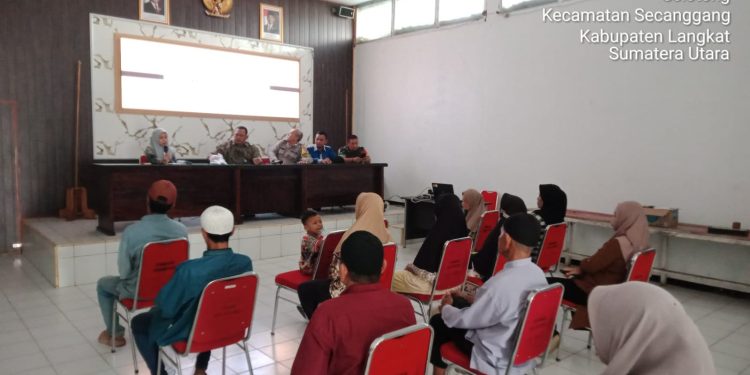 Sinergitas Tiga Pilar Desa Selotong Dampingi Pembagian BLT Dana Desa untuk Kesejahteraan Warga