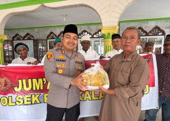 Jumat Keliling di Pangkalan Susu, Kapolres Langkat Serap Aspirasi Warga dan Salurkan Paket Sembako
