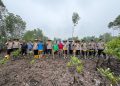Kapolres Langkat Bersama Masyarakat Tanam Mangrove, Jaga Ekosistem Pesisir dan Dukung Ekonomi Nelayan